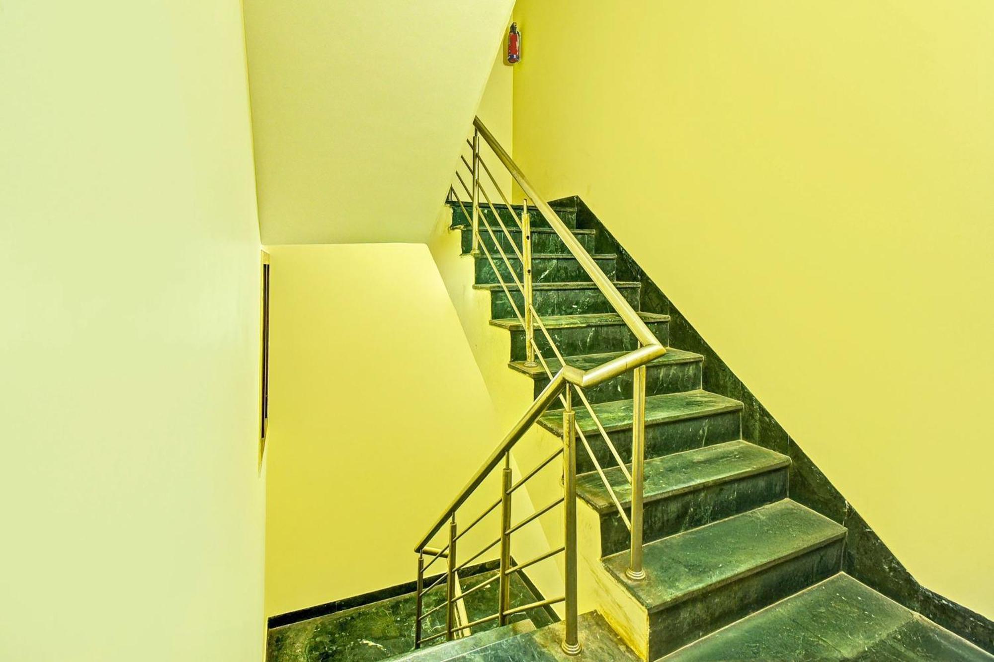 Super Townhouse Amrapali Circle Formerly Hotel Aqua Джапур Экстерьер фото